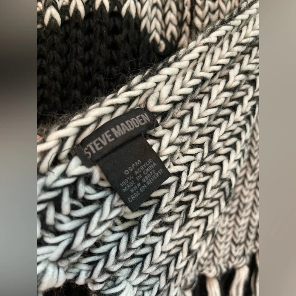 Steve Madden scarf